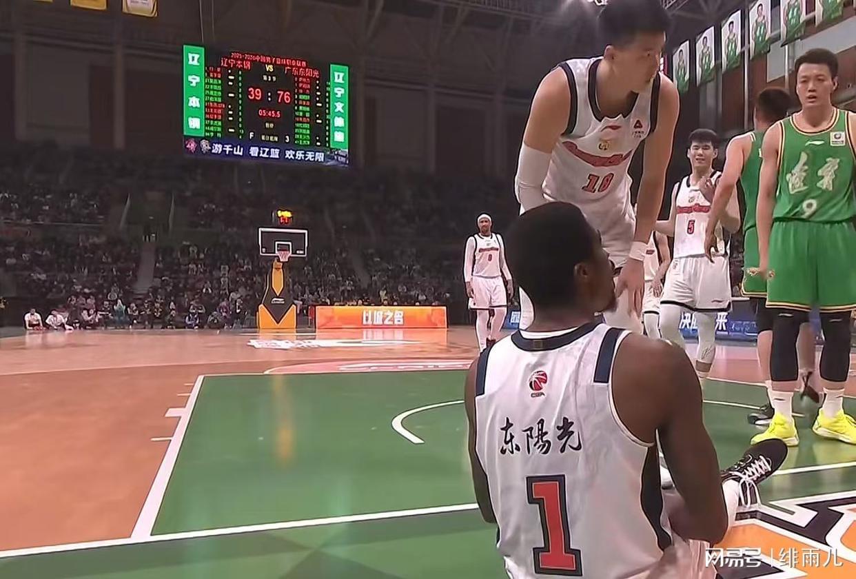 开云体育-打爆曾凡博+碾压北京！广东“冠军锋线”打成大腿，杜锋赌对了！
